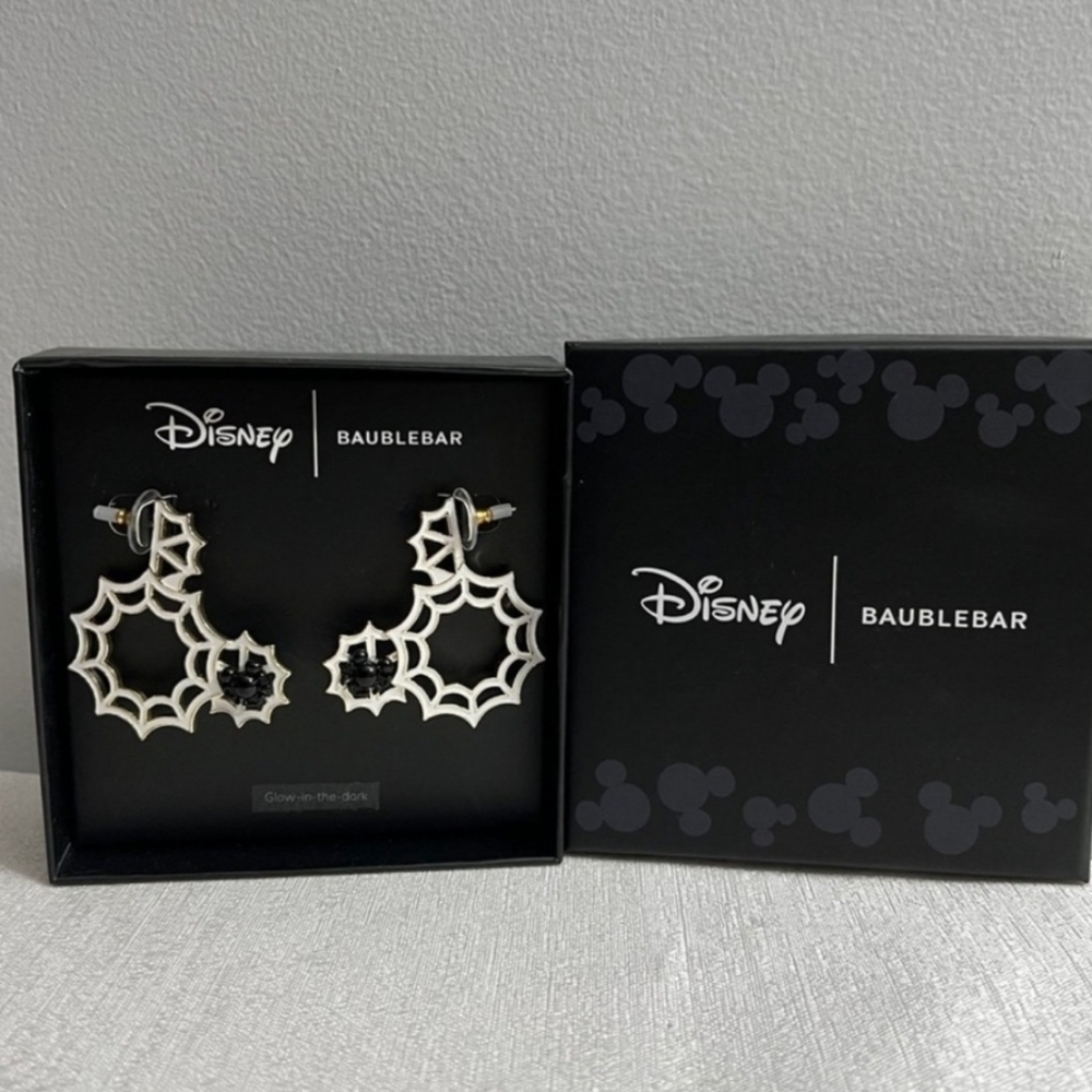 🖤▪️Baublebar▪️ X Disney spider web glow in the dark  Earrings
